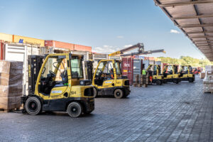 Packbetrieb PCH packing center hamburg saco wollkämmereistraße 1 gabelstabler reachstacker containerhof